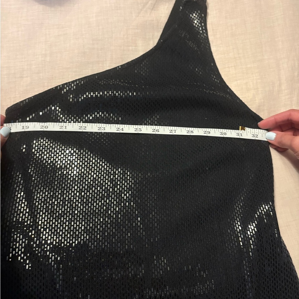 Description
St. John Evening Evening Gown
Black
Sleeveless with One-Shoulder - Picture 7 of 9